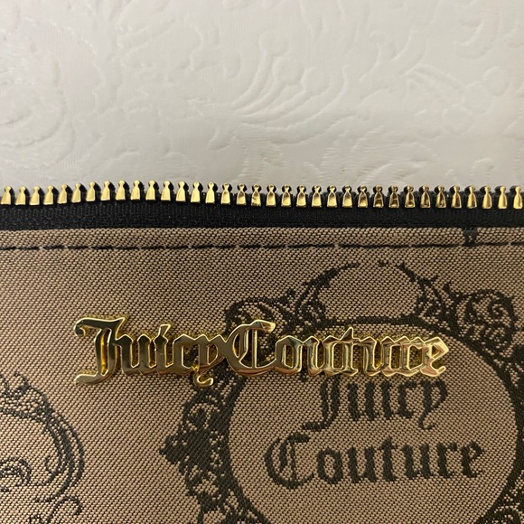 Juicy Couture Medallion Jacquard Remy Wristlet - Picture 4 of 4